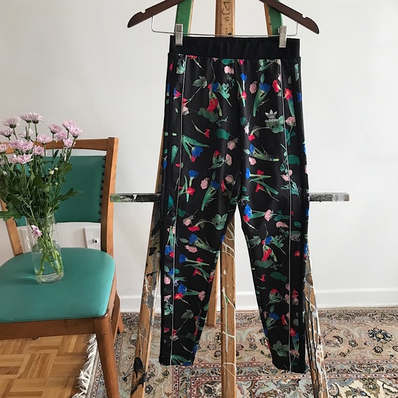 Floral and black Adidas leggings - Picture 1 of 4